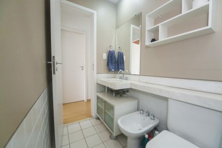Casa de condomínio à venda com 173m², 3 quartos e 2 vagas Casa de condomínio à venda com 173m², 3 quartos e 2 vagasBanheiro Social