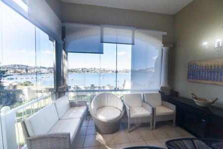Casa de condomínio à venda com 173m², 3 quartos e 2 vagas Casa de condomínio à venda com 173m², 3 quartos e 2 vagasVaranda da Sala