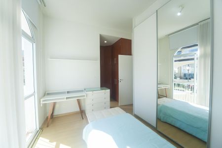 Casa de condomínio à venda com 173m², 3 quartos e 2 vagas Casa de condomínio à venda com 173m², 3 quartos e 2 vagassuite