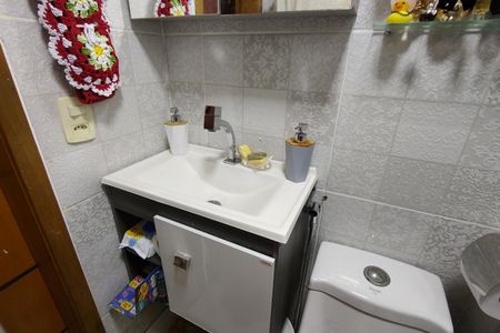 Banheiro Social de apartamento para alugar com 2 quartos, 55m² em Taquara, Rio de Janeiro