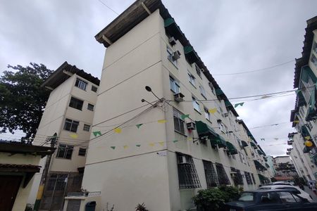 Fachada do bloco de apartamento para alugar com 2 quartos, 55m² em Taquara, Rio de Janeiro