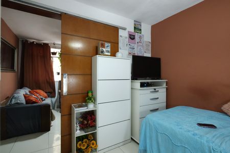 Quarto 1 de apartamento para alugar com 2 quartos, 55m² em Taquara, Rio de Janeiro
