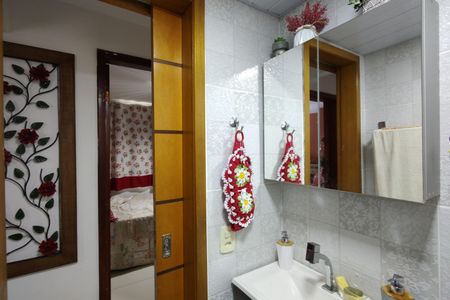 Banheiro Social de apartamento para alugar com 2 quartos, 55m² em Taquara, Rio de Janeiro