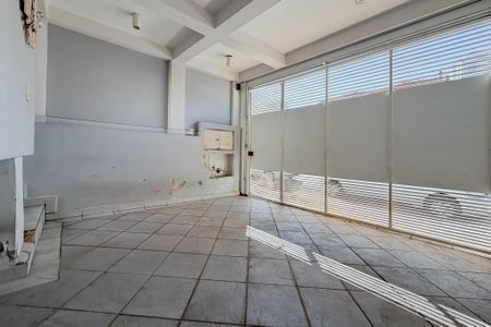Garagem de casa para alugar com 2 quartos, 180m² em Jardim da Gloria, São Paulo