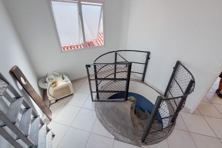 Piso Superior de casa para alugar com 2 quartos, 180m² em Jardim da Gloria, São Paulo