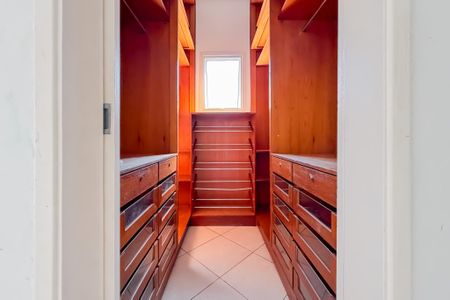 Closet da Suíte 2 de casa para alugar com 2 quartos, 180m² em Jardim da Gloria, São Paulo