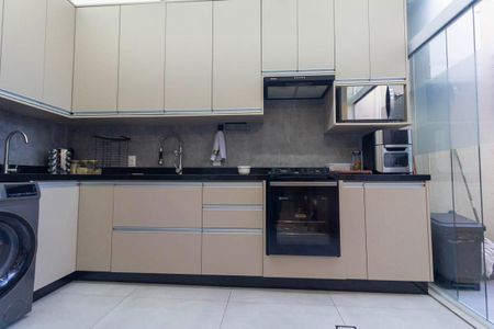 Apartamento à venda com 55m², 2 quartos e 1 vaga Apartamento à venda com 55m², 2 quartos e 1 vagaCozinha e Área de Serviço