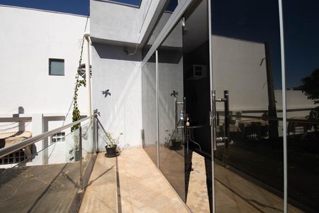 Casa para alugar com 1200m², 6 quartos e 10 vagas Casa para alugar com 1200m², 6 quartos e 10 vagasSacada