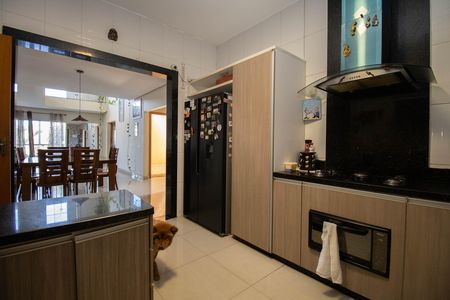 Casa para alugar com 1200m², 6 quartos e 10 vagas Casa para alugar com 1200m², 6 quartos e 10 vagasCozinha