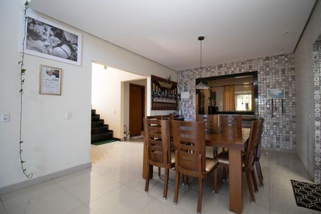 Casa para alugar com 1200m², 6 quartos e 10 vagas Casa para alugar com 1200m², 6 quartos e 10 vagasSala 1