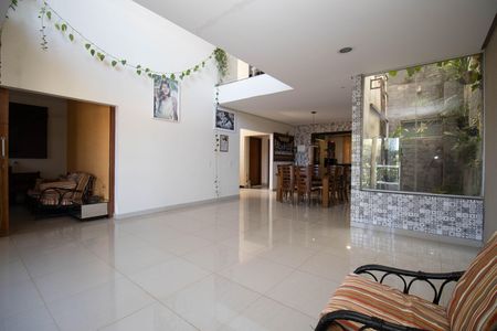 Casa para alugar com 1200m², 6 quartos e 10 vagas Casa para alugar com 1200m², 6 quartos e 10 vagasSala 1
