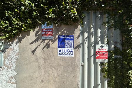 Casa para alugar com 1200m², 6 quartos e 10 vagas Casa para alugar com 1200m², 6 quartos e 10 vagasPlaca