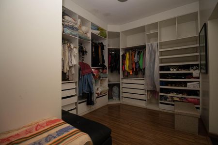 Casa para alugar com 1200m², 6 quartos e 10 vagas Casa para alugar com 1200m², 6 quartos e 10 vagasCloset da Suíte Master