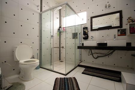 Casa para alugar com 1200m², 6 quartos e 10 vagas Casa para alugar com 1200m², 6 quartos e 10 vagasBanheiro da Suíte Master