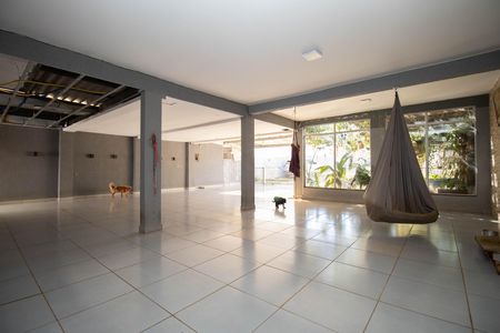 Casa para alugar com 1200m², 6 quartos e 10 vagas Casa para alugar com 1200m², 6 quartos e 10 vagasGaragem