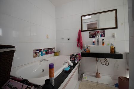 Casa para alugar com 1200m², 6 quartos e 10 vagas Casa para alugar com 1200m², 6 quartos e 10 vagasBanheiro da Suíte Master 2