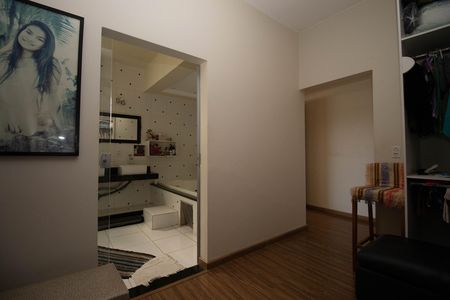 Casa para alugar com 1200m², 6 quartos e 10 vagas Casa para alugar com 1200m², 6 quartos e 10 vagasCloset da Suíte Master