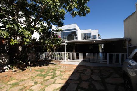 Casa para alugar com 1200m², 6 quartos e 10 vagas Casa para alugar com 1200m², 6 quartos e 10 vagasJardim