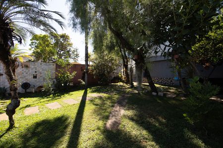 Casa para alugar com 1200m², 6 quartos e 10 vagas Casa para alugar com 1200m², 6 quartos e 10 vagasQuintal