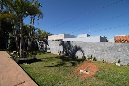 Casa para alugar com 1200m², 6 quartos e 10 vagas Casa para alugar com 1200m², 6 quartos e 10 vagasQuintal