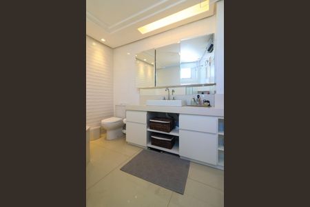 Banheiro da Suíte 3 de casa à venda com 4 quartos, 333m² em Cristal, Porto Alegre