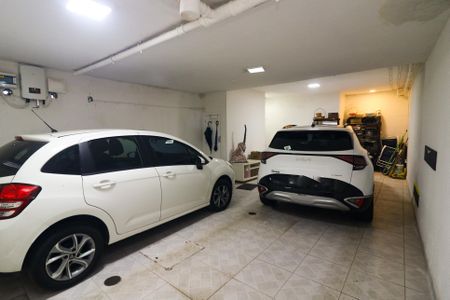 Garagem de casa à venda com 4 quartos, 333m² em Cristal, Porto Alegre
