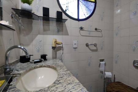 Casa à venda com 264m², 3 quartos e 3 vagasBanheiro Social 1