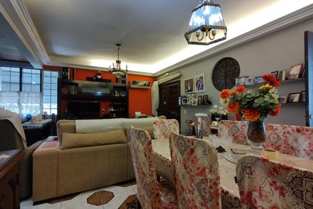 Casa à venda com 264m², 3 quartos e 3 vagasSalas