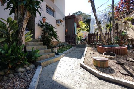 Casa à venda com 264m², 3 quartos e 3 vagasQuintal