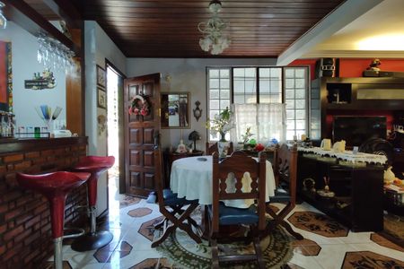 Casa à venda com 264m², 3 quartos e 3 vagasSalas