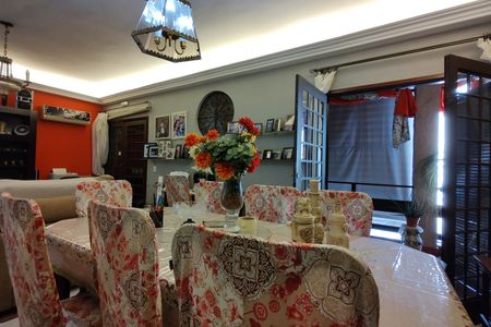 Casa à venda com 264m², 3 quartos e 3 vagasSalas
