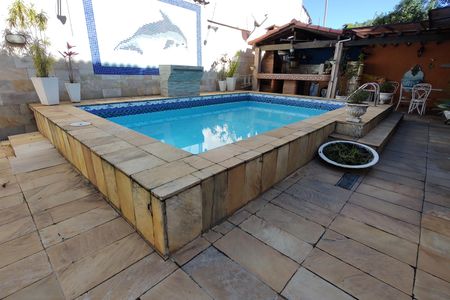 Casa à venda com 264m², 3 quartos e 3 vagas Piscina