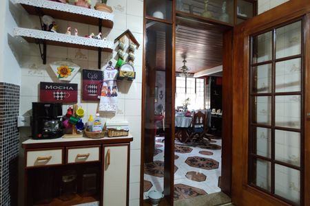 Casa à venda com 264m², 3 quartos e 3 vagasCozinha - Armários