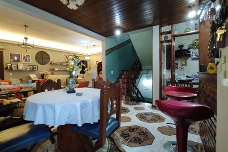 Casa à venda com 264m², 3 quartos e 3 vagasSalas