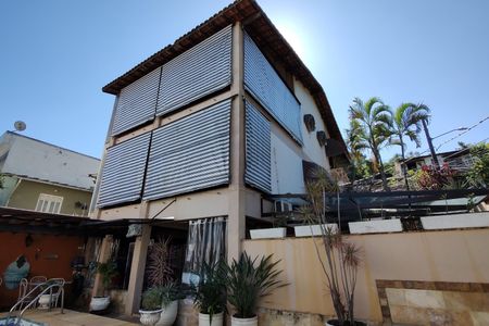 Casa à venda com 264m², 3 quartos e 3 vagasFachada 