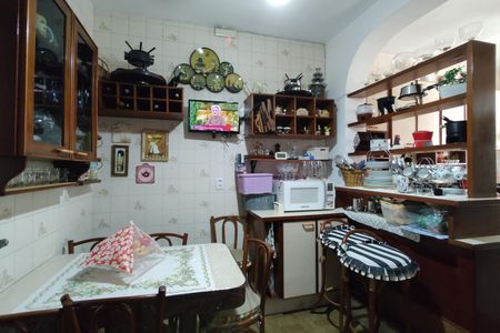 Casa à venda com 264m², 3 quartos e 3 vagasCozinha - Armários