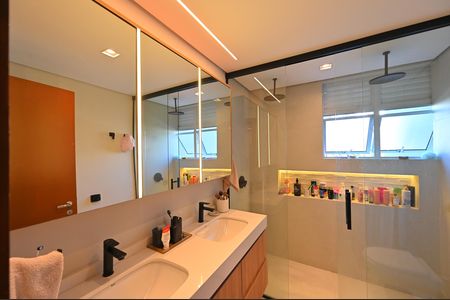 Apartamento à venda com 104m², 3 quartos e 1 vaga Apartamento à venda com 104m², 3 quartos e 1 vagaBanheiro da Suite