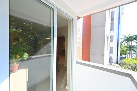 Apartamento à venda com 104m², 3 quartos e 1 vaga Apartamento à venda com 104m², 3 quartos e 1 vagaVaranda