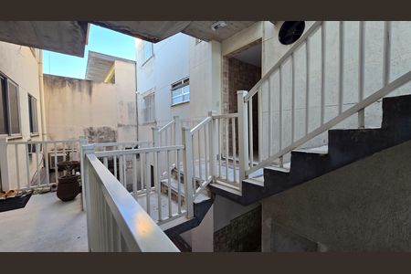 Apartamento à venda com 58m², 2 quartos e 1 vaga Apartamento à venda com 58m², 2 quartos e 1 vagaEscada