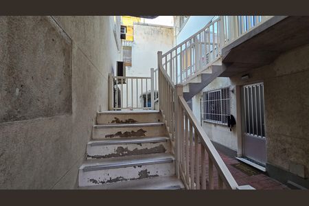 Apartamento à venda com 58m², 2 quartos e 1 vaga Apartamento à venda com 58m², 2 quartos e 1 vagaEscada