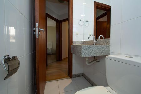 BANHEIRO2 de apartamento para alugar com 3 quartos, 92m² em Alto Barroca, Belo Horizonte