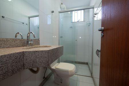 BANHEIRO2 de apartamento para alugar com 3 quartos, 92m² em Alto Barroca, Belo Horizonte
