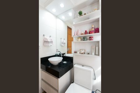 Apartamento à venda com 67m², 2 quartos e 1 vaga Apartamento à venda com 67m², 2 quartos e 1 vagaBanheiro