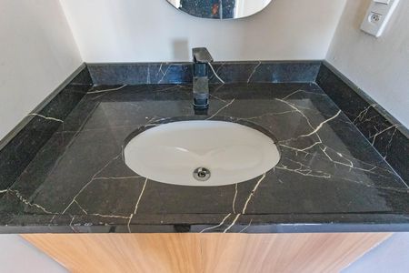 Apartamento à venda com 37m², 2 quartos e sem vaga Apartamento à venda com 37m², 2 quartos e sem vagaBanheiro