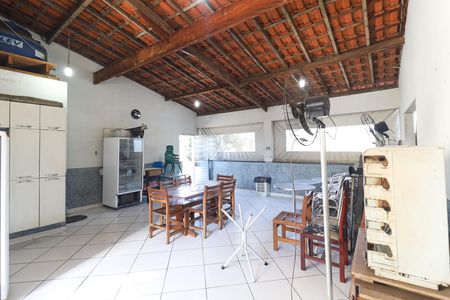 Casa à venda com 290m², 3 quartos e 7 vagas Casa à venda com 290m², 3 quartos e 7 vagasSalão