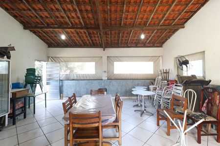 Casa à venda com 290m², 3 quartos e 7 vagas Casa à venda com 290m², 3 quartos e 7 vagasSalão