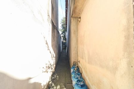 Casa à venda com 290m², 3 quartos e 7 vagas Casa à venda com 290m², 3 quartos e 7 vagasCorredor - Acesso ao salão