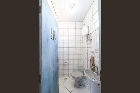 Casa à venda com 290m², 3 quartos e 7 vagas Casa à venda com 290m², 3 quartos e 7 vagasSalão - Banheiro