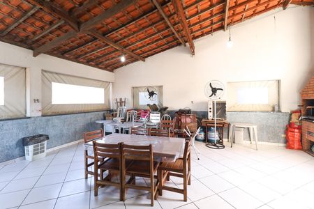 Casa à venda com 290m², 3 quartos e 7 vagas Casa à venda com 290m², 3 quartos e 7 vagasSalão