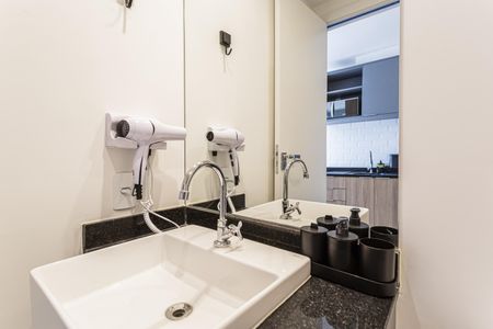 Studio à venda com 25m², 1 quarto e sem vaga Studio à venda com 25m², 1 quarto e sem vagaBanheiro